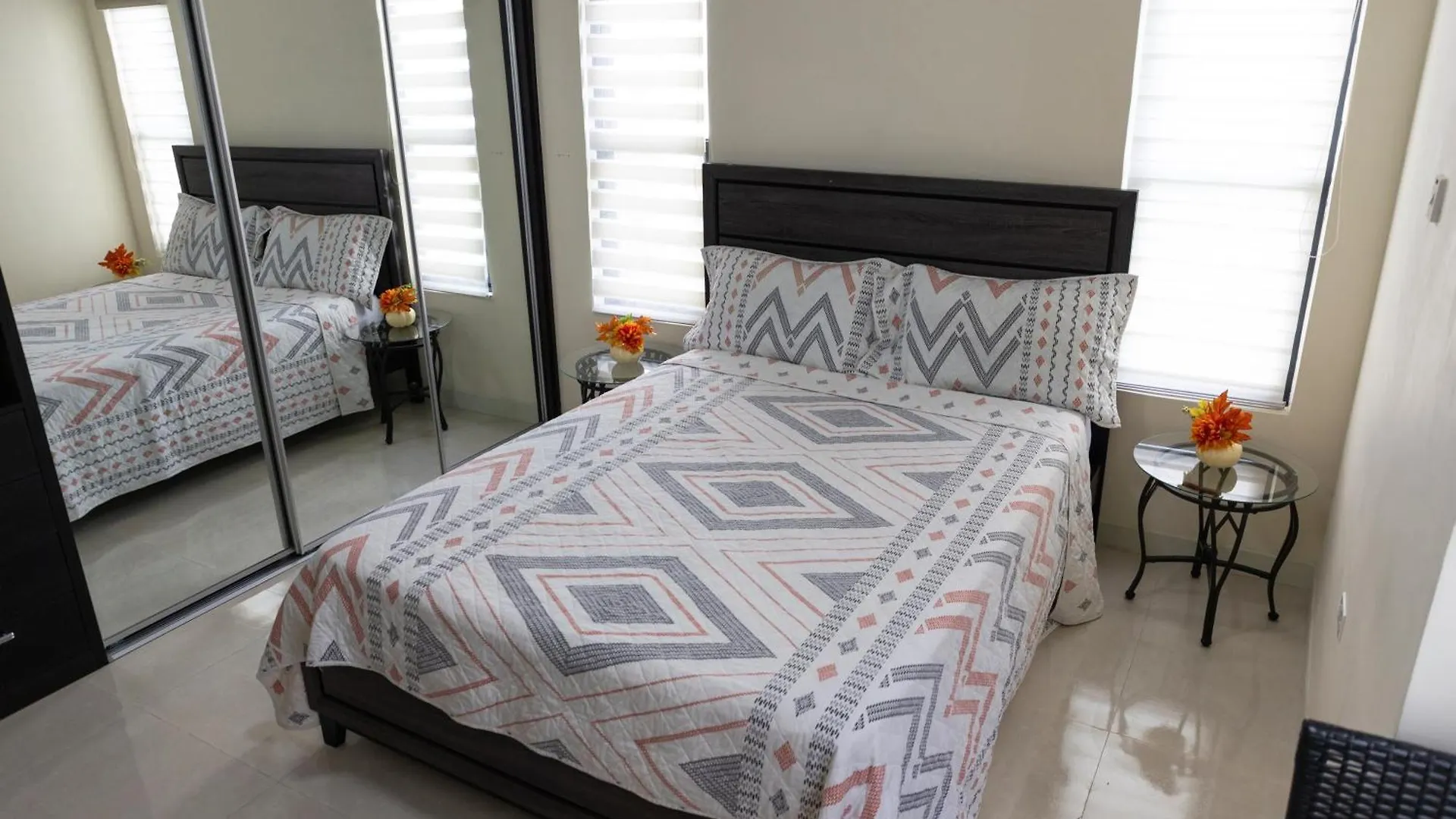 Vakantiehuis Ms. T'S Paradise @ Pyramid Point Ocho Rios